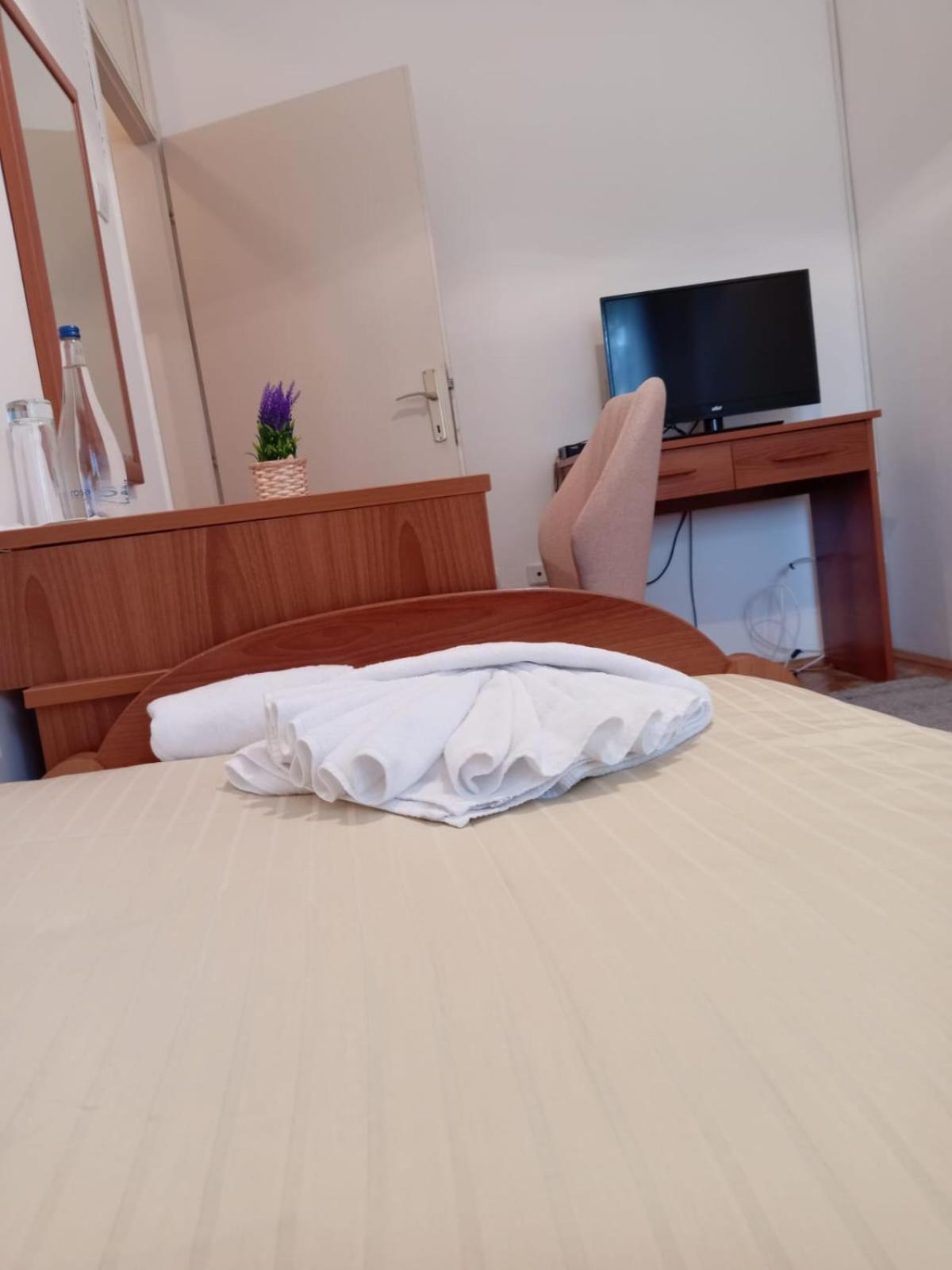 Hotel Vlasina - Vlasinsko Jezero ヴラシナ・リド エクステリア 写真